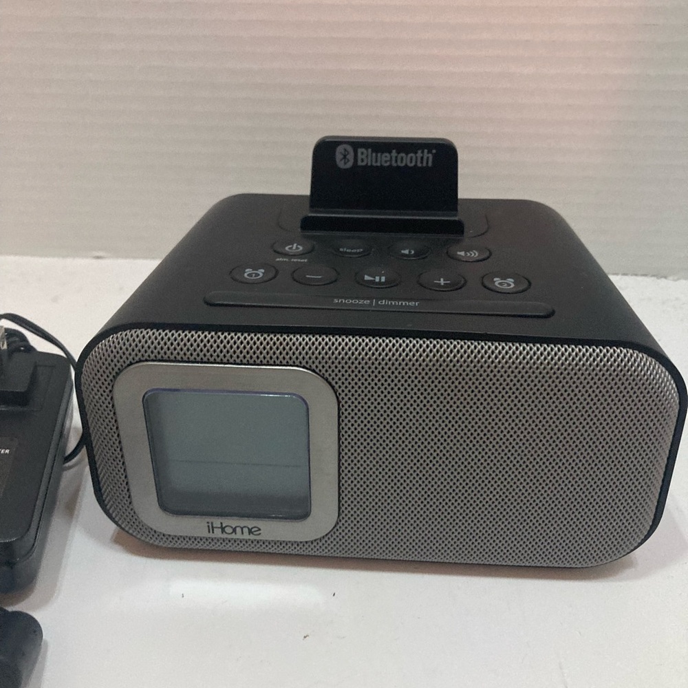 Ihome model IBT22 a Bluetooth alarm clock music station